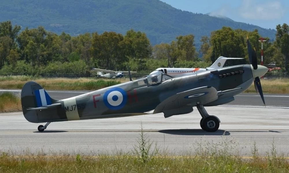 Spitfire MJ755: Το εμβληματικό "γεράκι'' κάτω από έναν καταγάλανο ουρανό